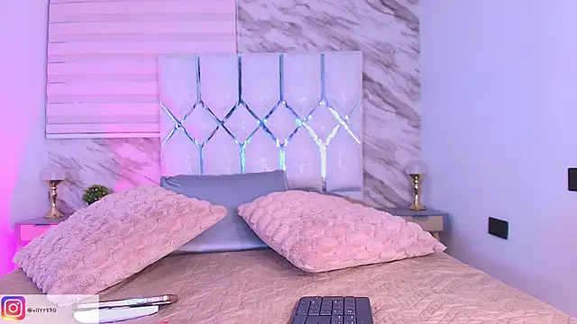 Snapshot of collet_1 chatting on 04/15/26, 12:01 collet 1 online show from 04/15/26, 12:01