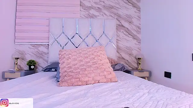 Snapshot of collet_1 chatting on 04/16/26, 12:39 collet 1 online show from 04/16/26, 12:39