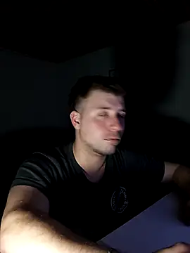 Snapshot of ferrari1996 chatting on 09/15/25, 04:01 ferrari1996 online show from 09/15/25, 04:01