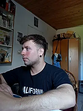 Snapshot of ferrari1996 chatting on 11/06/25, 05:58 ferrari1996 online show from 11/06/25, 05:58