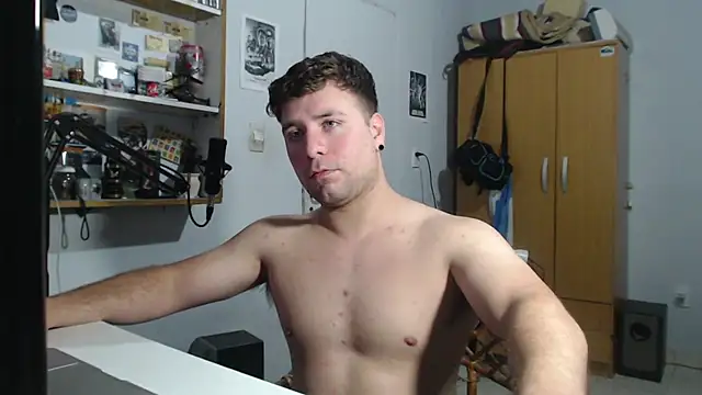 Snapshot of ferrari1996 chatting on 11/11/25, 05:40 ferrari1996 online show from 11/11/25, 05:40