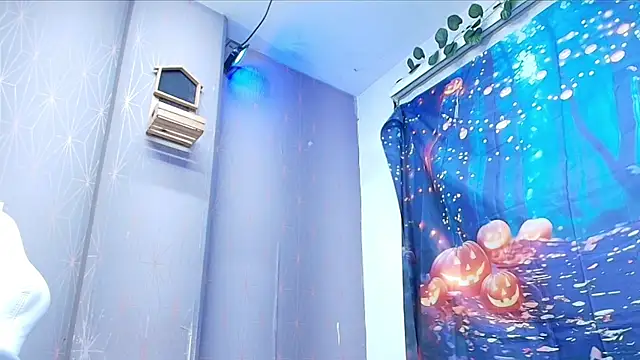 Snapshot of sofi_hils chatting on 10/06/25, 12:02 sofi hils online show from 10/06/25, 12:02