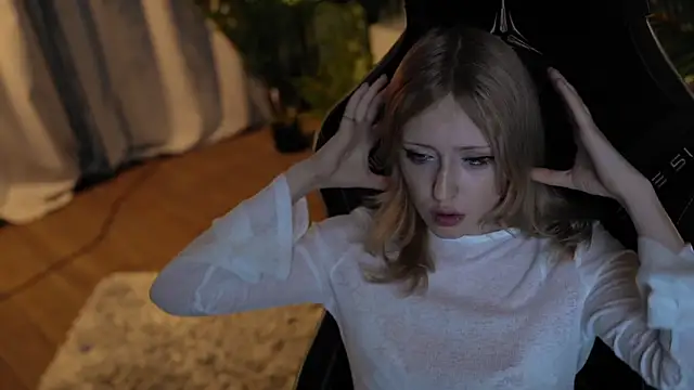 Snapshot of rosy_petal chatting on 09/16/25, 02:01 rosy petal online show from 09/16/25, 02:01