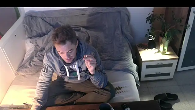 Snapshot of EdelHolz91 chatting on 11/21/25, 01:10 EdelHolz91 online show from 11/21/25, 01:10