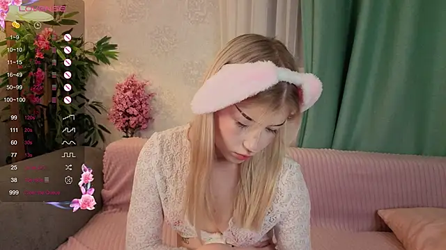 Snapshot of AudieKaemmerer chatting on 10/26/25, 04:35 AudieKaemmerer online show from 10/26/25, 04:35