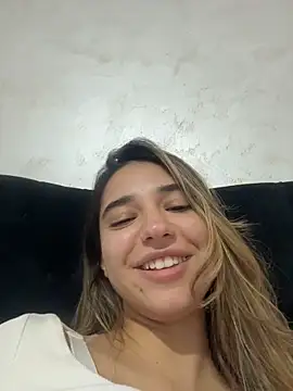 Snapshot of ItalianGirl chatting on 11/18/25, 08:46 ItalianGirl online show from 11/18/25, 08:46