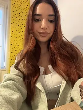 Snapshot of ItalianGirl chatting on 11/22/25, 02:27 ItalianGirl online show from 11/22/25, 02:27