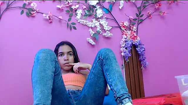 skinnysofia18 online show from 09/10/25, 01:11