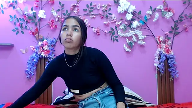 skinnysofia18 online show from 11/17/25, 01:28