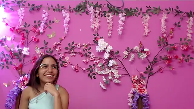 skinnysofia18 online show from 12/03/25, 01:20