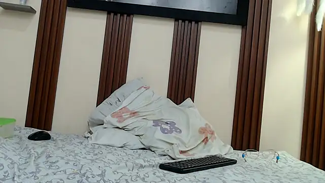 skinnysofia18 online show from 12/18/25, 02:01