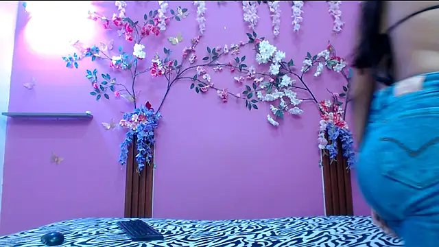 skinnysofia18 online show from 04/08/26, 01:33