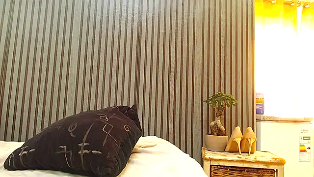 Snapshot of ROYALASS25 chatting on 03/29/26, 07:41 ROYALASS25 online show from 03/29/26, 07:41