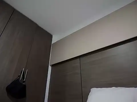 Snapshot of Liiz_01 chatting on 10/13/25, 12:21 Liiz 01 online show from 10/13/25, 12:21