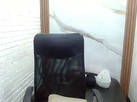 Snapshot of Penelopee_Rouse chatting on 10/31/25, 12:39 Penelopee Rouse online show from 10/31/25, 12:39