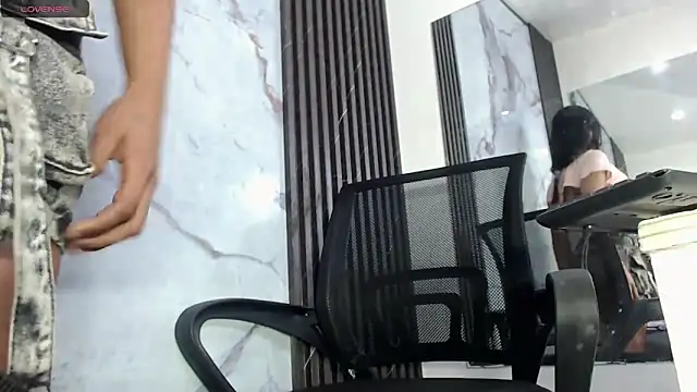 Penelopee Rouse online show from 02/24/26, 08:29