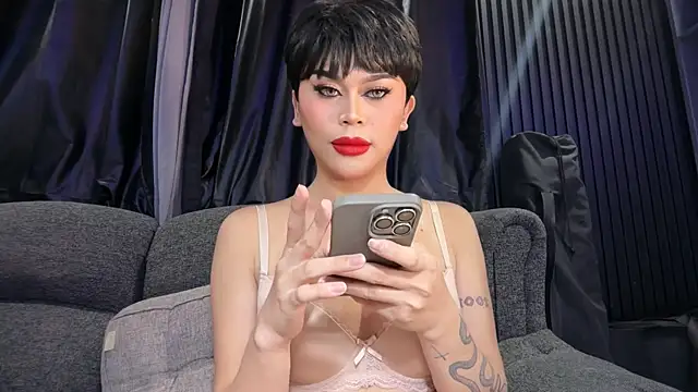 Snapshot of erotictsmonica chatting on 05/01/26, 04:28 erotictsmonica online show from 05/01/26, 04:28
