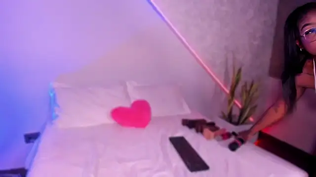 Kishalove  online show from 11/25/25, 10:15