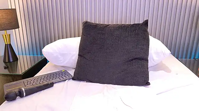 Snapshot of Meganreed_ chatting on 04/21/26, 01:42 Meganreed online show from 04/21/26, 01:42