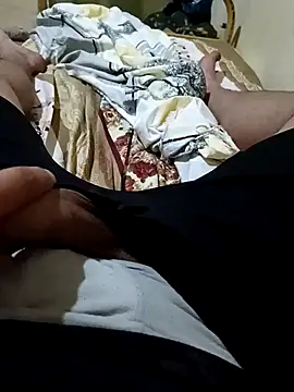 Snapshot of anis3g4 chatting on 09/19/25, 12:39 anis3g4 online show from 09/19/25, 12:39