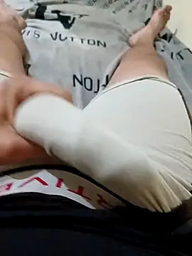 Snapshot of anis3g4 chatting on 09/23/25, 02:42 anis3g4 online show from 09/23/25, 02:42