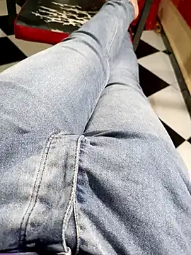 Snapshot of anis3g4 chatting on 10/06/25, 07:00 anis3g4 online show from 10/06/25, 07:00