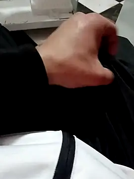 Snapshot of anis3g4 chatting on 12/01/25, 10:48 anis3g4 online show from 12/01/25, 10:48