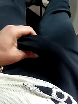 Snapshot of anis3g4 chatting on 12/05/25, 01:52 anis3g4 online show from 12/05/25, 01:52