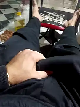 Snapshot of anis3g4 chatting on 12/13/25, 11:10 anis3g4 online show from 12/13/25, 11:10