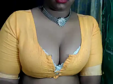 Snapshot of DearKimmi chatting on 12/28/24, 10:23 DearKimmi online show from 12/28/24, 10:23