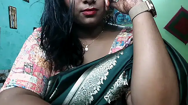 Snapshot of DearKimmi chatting on 10/21/25, 05:24 DearKimmi online show from 10/21/25, 05:24