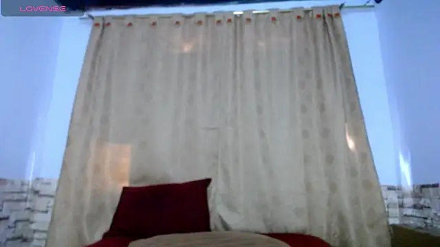 DaraKat18 online show from 10/30/25, 05:24