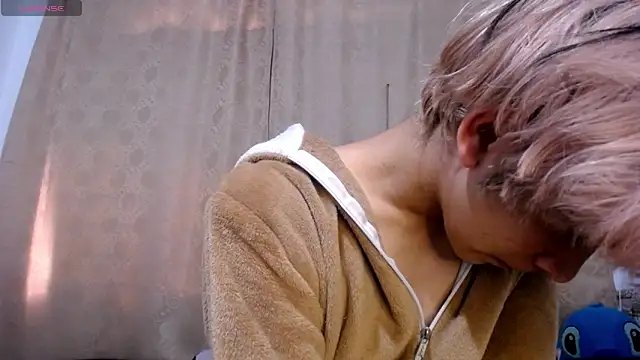 Snapshot of DaraKat18 chatting on 04/14/26, 10:05 DaraKat18 online show from 04/14/26, 10:05