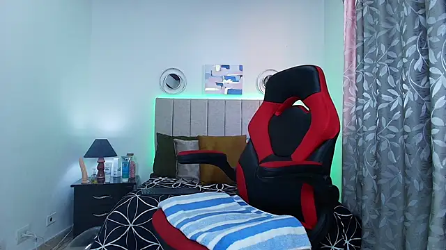 Naomi Redd online show from 09/12/25, 07:47