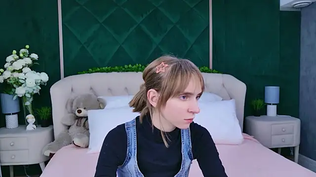 Snapshot of Beverly_Gomes chatting on 12/16/25, 03:28 Beverly Gomes online show from 12/16/25, 03:28