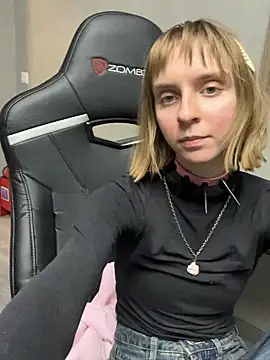 Snapshot of Beverly_Gomes chatting on 02/12/26, 04:24 Beverly Gomes online show from 02/12/26, 04:24