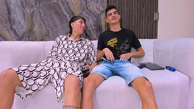 Snapshot of junior_friendss chatting on 11/19/25, 08:20 junior friendss online show from 11/19/25, 08:20