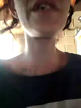 Snapshot of Almendrasexy chatting on 10/26/25, 04:13 Almendrasexy online show from 10/26/25, 04:13