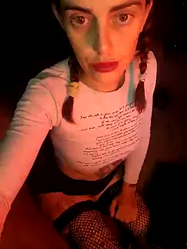 Snapshot of Almendrasexy chatting on 10/30/25, 04:36 Almendrasexy online show from 10/30/25, 04:36