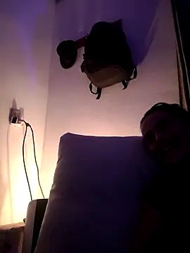 Snapshot of Almendrasexy chatting on 11/23/25, 12:43 Almendrasexy online show from 11/23/25, 12:43