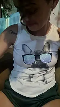 Snapshot of Almendrasexy chatting on 12/16/25, 04:17 Almendrasexy online show from 12/16/25, 04:17