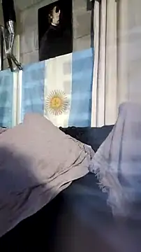 Snapshot of Almendrasexy chatting on 12/19/25, 04:19 Almendrasexy online show from 12/19/25, 04:19