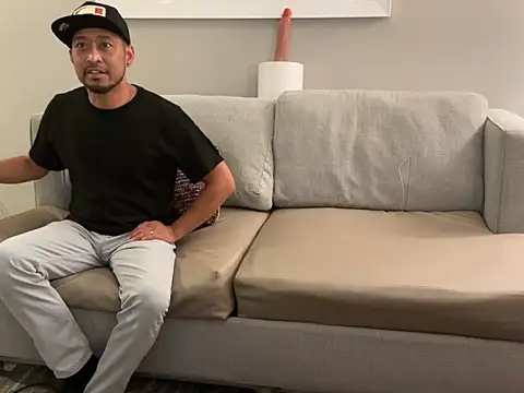 Snapshot of RiverTM chatting on 09/14/25, 08:57 RiverTM online show from 09/14/25, 08:57