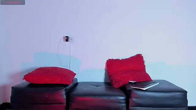 Dark chanel online show from 11/21/25, 03:38