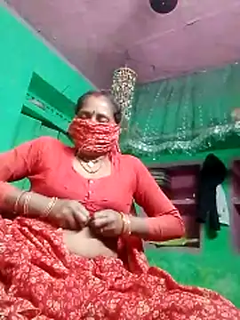 Snapshot of CUTE-004 chatting on 04/05/26, 04:04 CUTE-004 online show from 04/05/26, 04:04