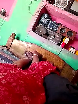 Snapshot of CUTE-004 chatting on 04/06/26, 04:57 CUTE-004 online show from 04/06/26, 04:57