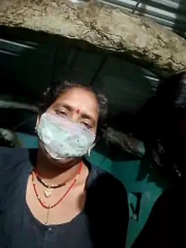 Snapshot of CUTE-004 chatting on 04/06/26, 05:03 CUTE-004 online show from 04/06/26, 05:03