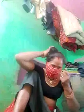 Snapshot of CUTE-004 chatting on 04/13/26, 09:04 CUTE-004 online show from 04/13/26, 09:04