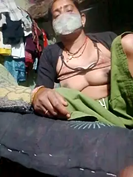 Snapshot of CUTE-004 chatting on 04/16/26, 05:14 CUTE-004 online show from 04/16/26, 05:14