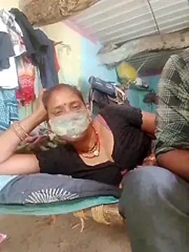 Snapshot of CUTE-004 chatting on 04/18/26, 09:13 CUTE-004 online show from 04/18/26, 09:13